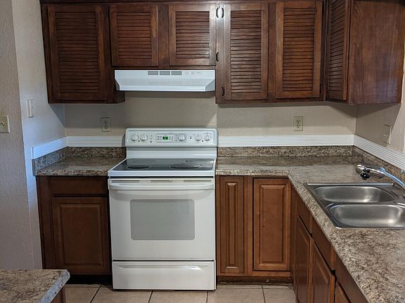 4th image of 925 Pinecrest Dr
