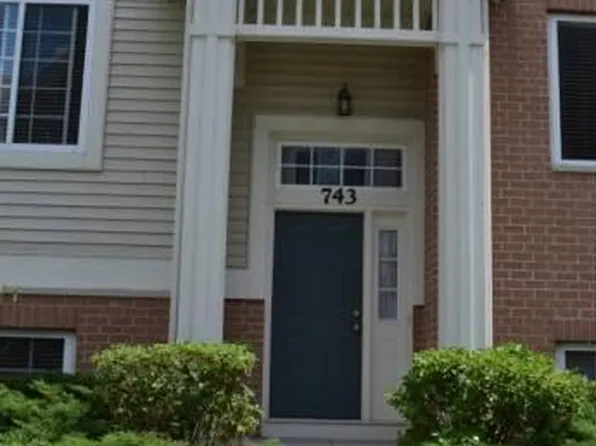 743 Hanbury Dr, Des Plaines, IL 60016