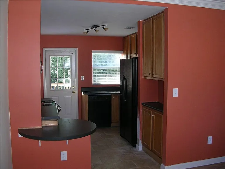 1503 Stone Gate Ln SE — Photo 3