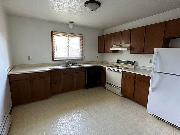 3rd image of 829 11th Ave NW #3