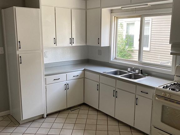 2nd image of 23305 Cayuga Ave