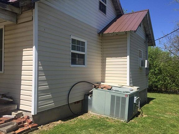 2nd image of 111 Short St