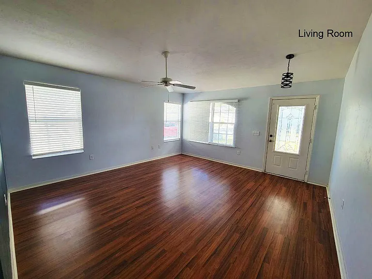 2216 NW 52nd Pl — Photo 4