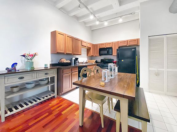 4th image of 4015 N Milwaukee Ave Unit 407
