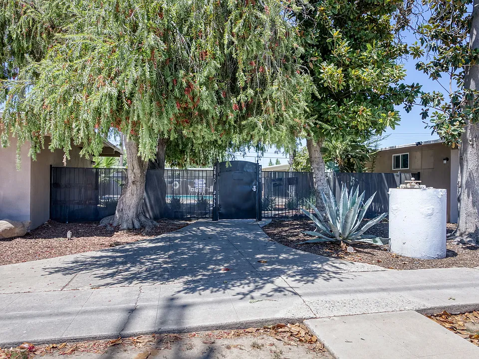 2833 N West Ave #2833