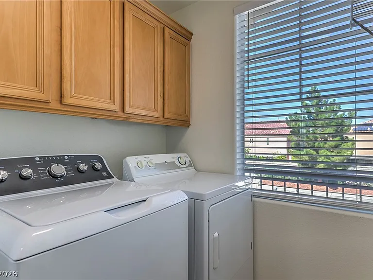 10939 Paradise Rd — Photo 32