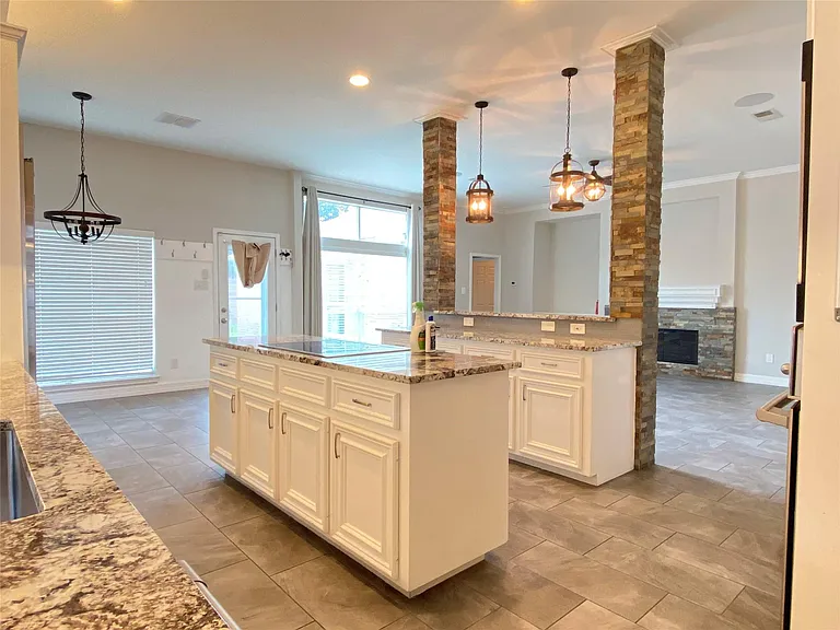 2222 Alberton Ln — Photo 3