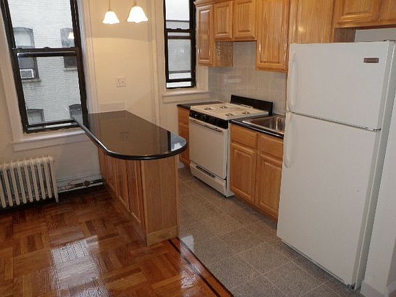 4th image of 43-30 46th St #3E