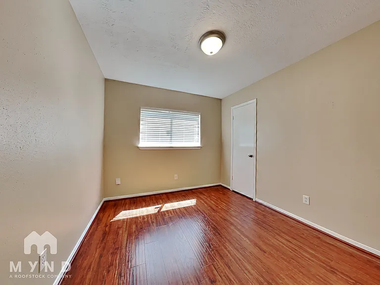 8111 Valeta Dr — Photo 10