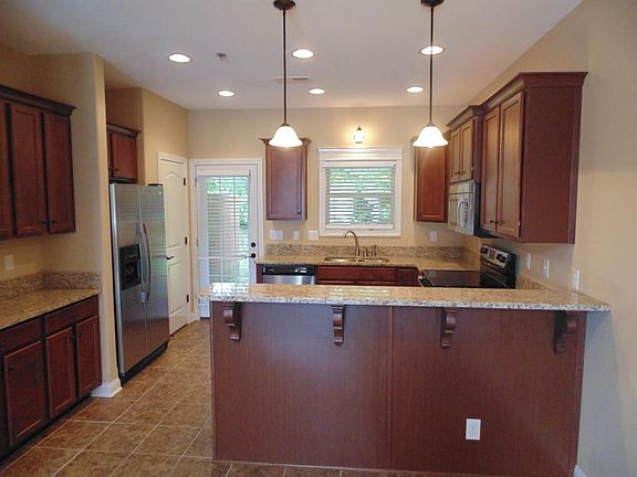 Beautiful Kitchen with breakfast bar