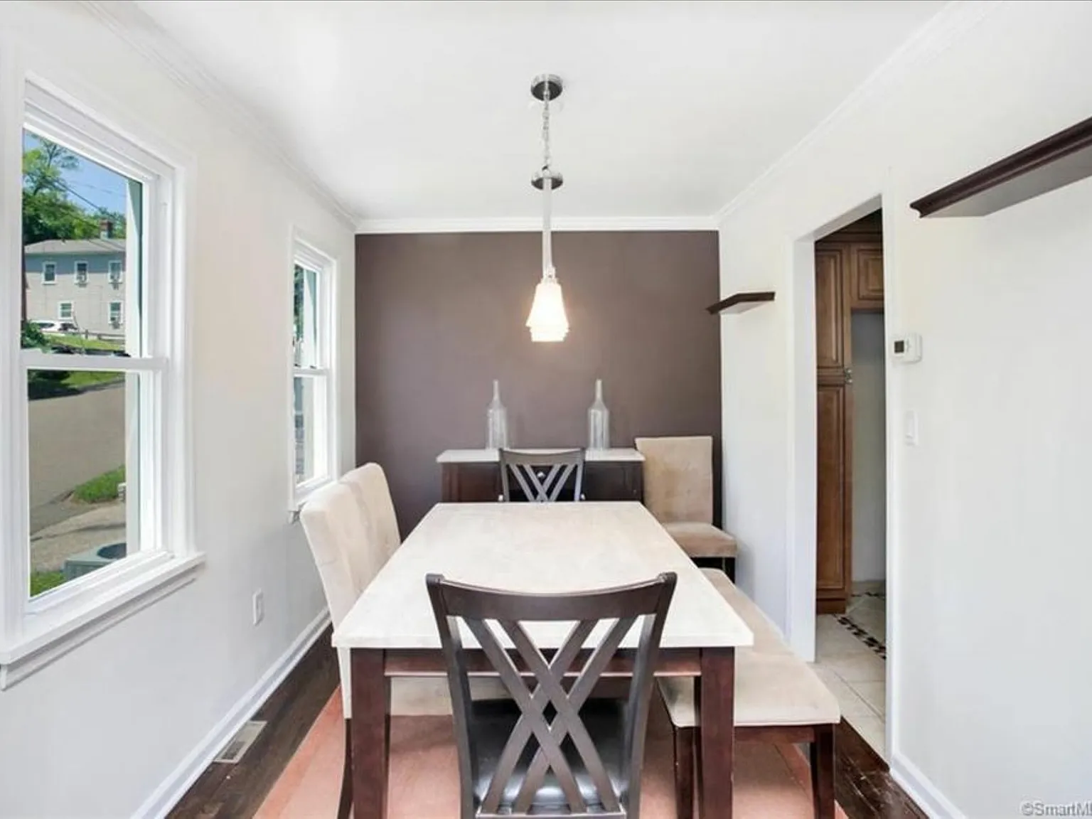322 Castle Ave — Photo 4