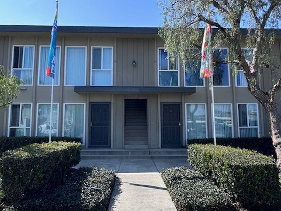 1st image of 1887 Monrovia Ave APT 21