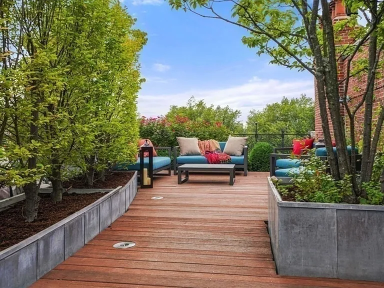 132 Commonwealth Ave #Penthouse 9 — Photo 24