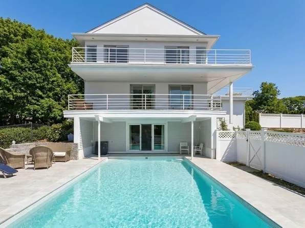 44 Seabury Point Rd, Duxbury, MA 02332