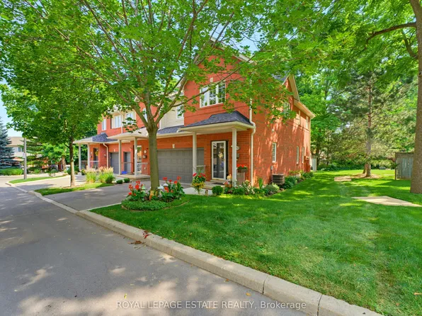 120 Beddoe Dr Unit 20, Hamilton, ON L8P 4Z4