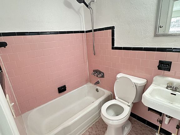 5th image of 7915 Hare Ave