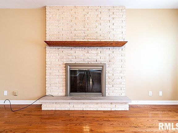 5th image of 306 E Oak Park Dr