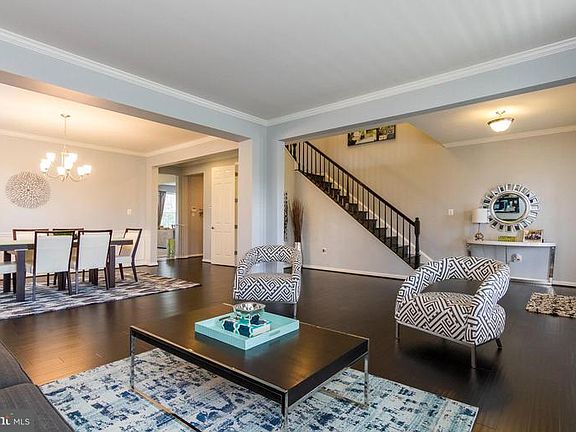 5th image of 515 Apricot St