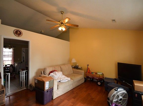3rd image of 707 Forest Crossing Dr