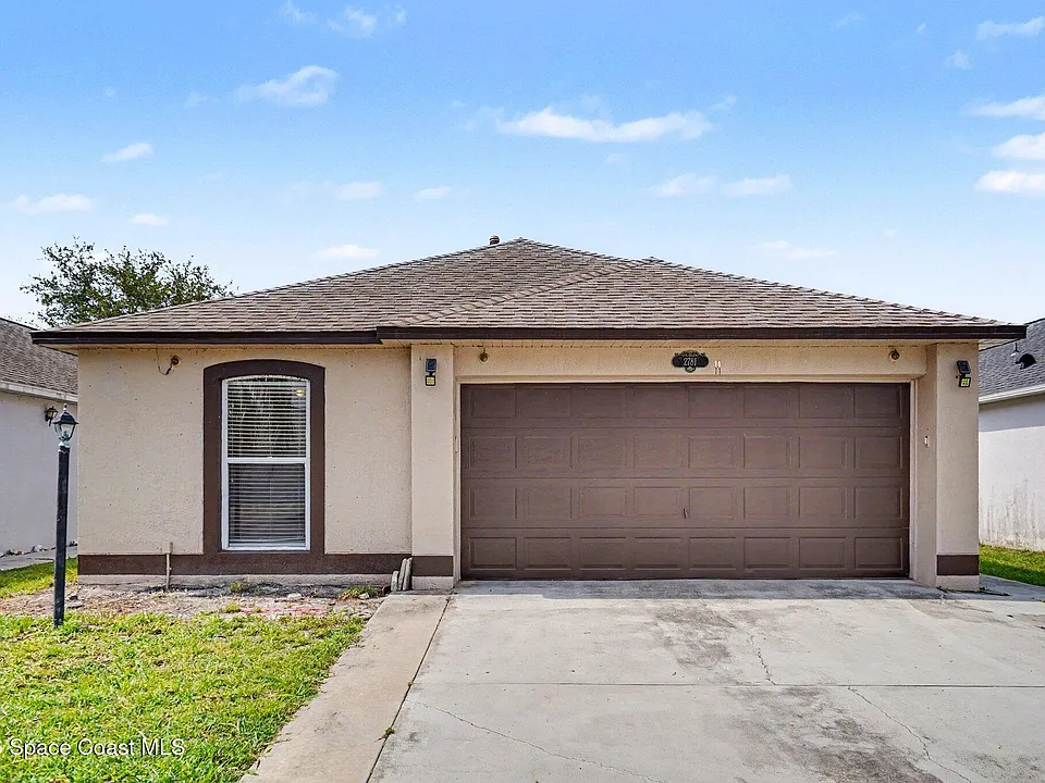 2781 Maderia Cir