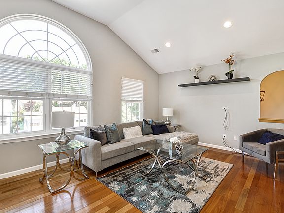 2nd image of 220 Waverly Pl