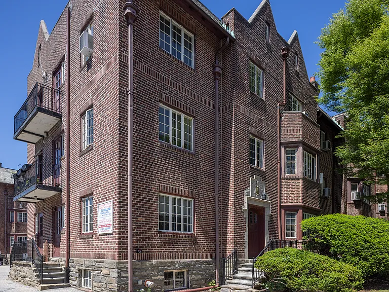Haverford Gables — Photo 10