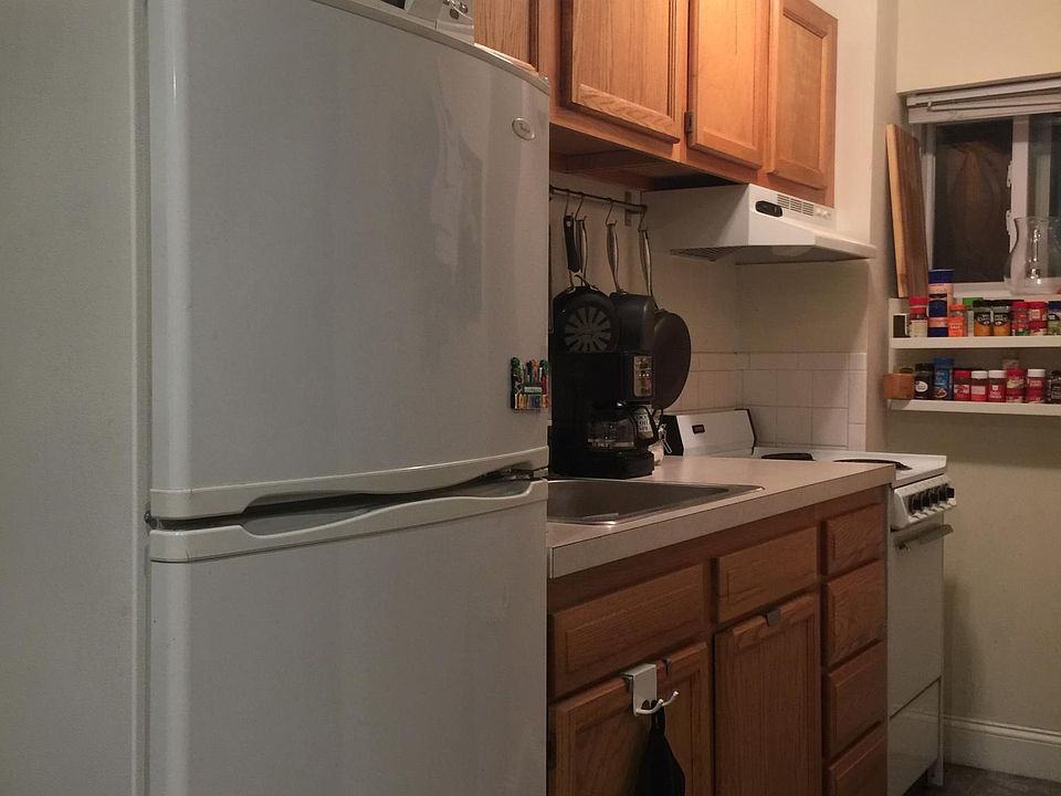 2nd image of 2020 S Juniper St Floor 2