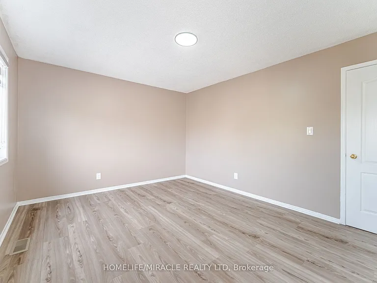 41 Beachpoint Blvd #UPPER — Photo 42