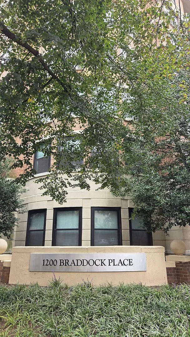 1200 Braddock Pl — Photo 1