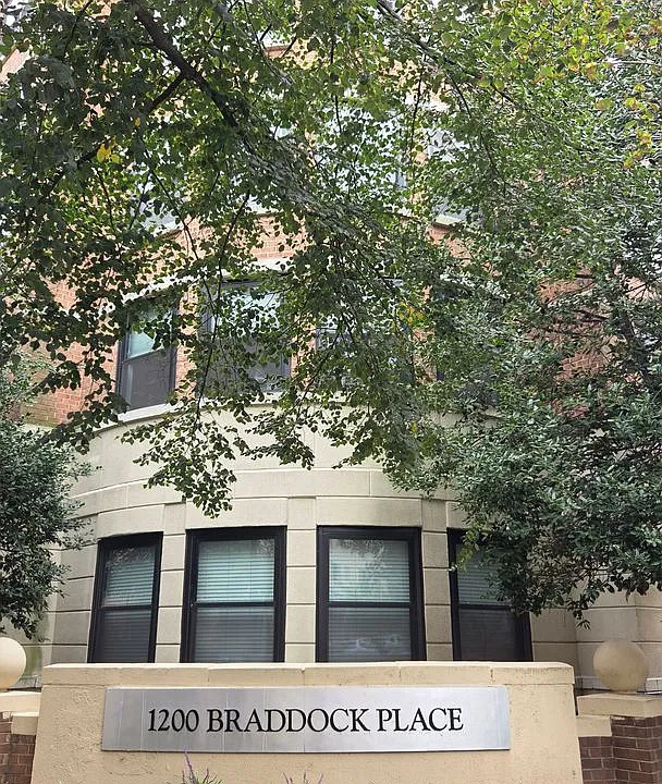 1200 Braddock Pl #216