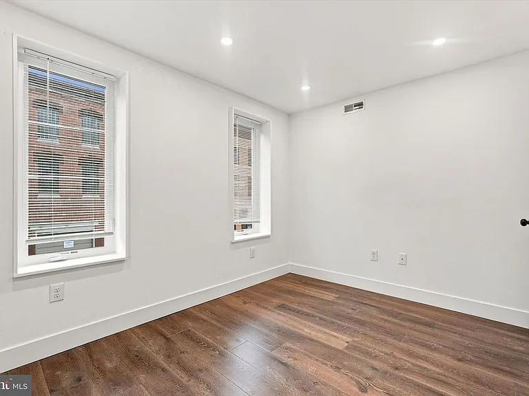 530 E Thompson St — Photo 21