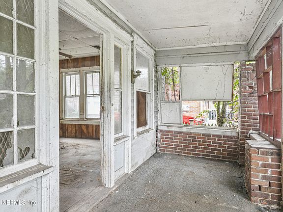 5th image of 2319 COLLEGE Street