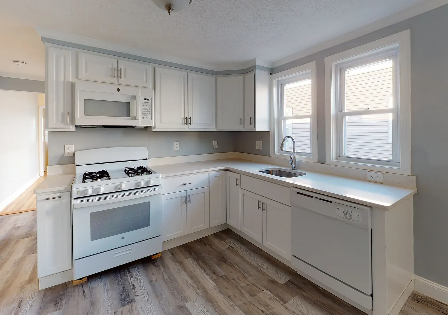 3 bed, 1000 sqft, $3,195 — Photo 3