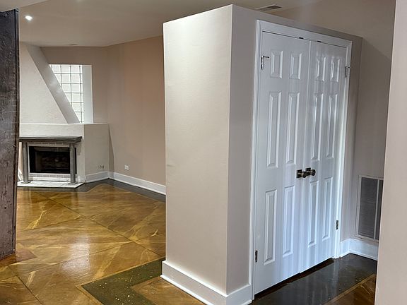 5th image of 2038 N Damen Ave