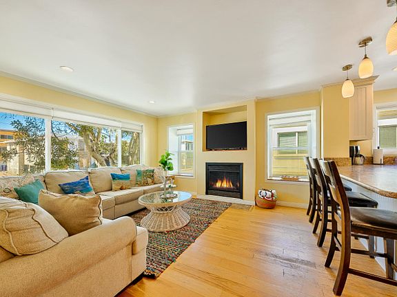 2nd image of 804 Monterey Ct
