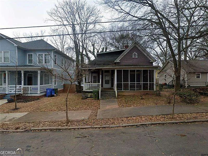 770 Cooper St SW photo 1