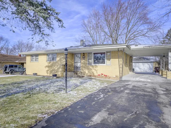 527 Country Ln, Beecher, IL 60401