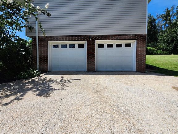 4th image of 2924 Old Britain Cir