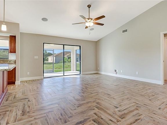 4th image of 3824 NE 9th Pl