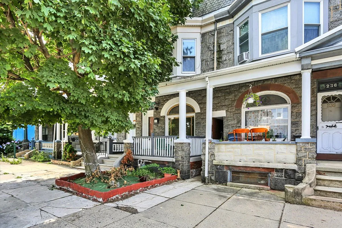 4 bed, 2276 sqft, $1,800 — Photo 2