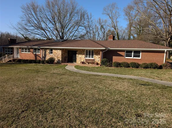 1807 Brantley Rd, Kannapolis, NC 28083