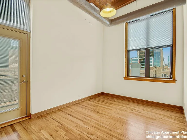 216 N May St #101 — Photo 11