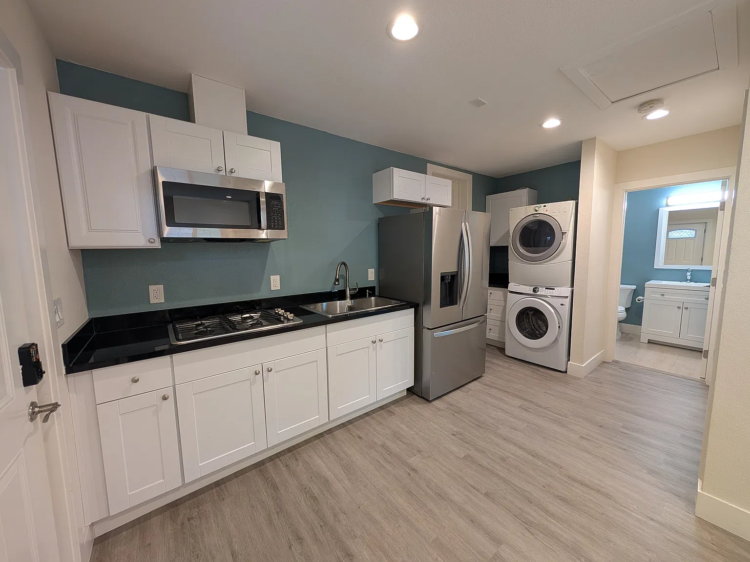 1 bed, 450 sqft, $2,400 — Photo 4