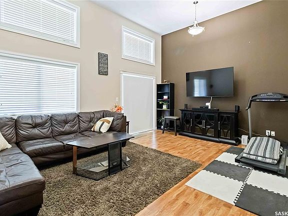 4th image of 212 Willis Cres #505
