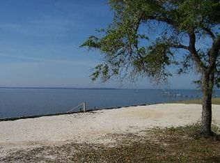 144 Bayshore Dr, Freeport, FL 32439