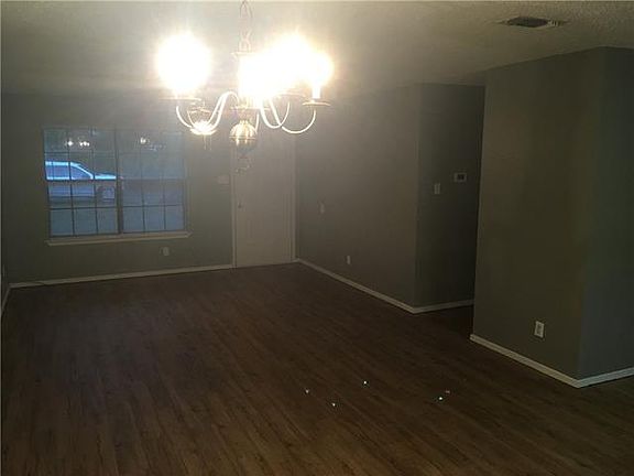 3rd image of 2133 Oakridge Dr