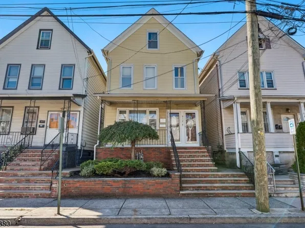 912 Roosevelt St, Elizabeth City, NJ 07202