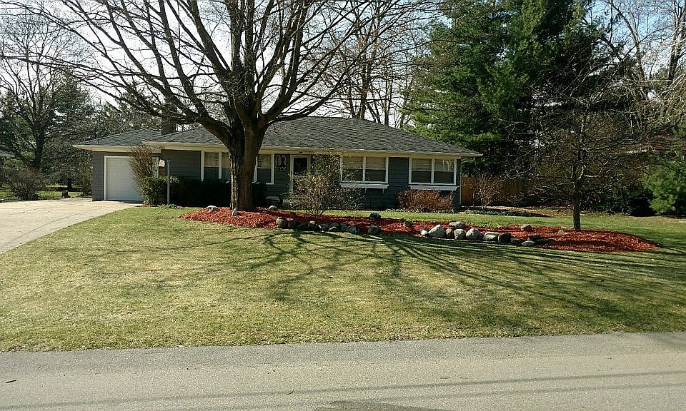 1st image of 690 Hachmuth Dr NW