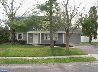 19 Hampshire Ln, Willingboro, NJ 08046