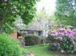 28 Cary Ln, Bloomfield, CT 06002